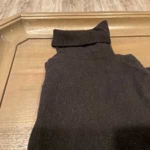 Black small turtle neck